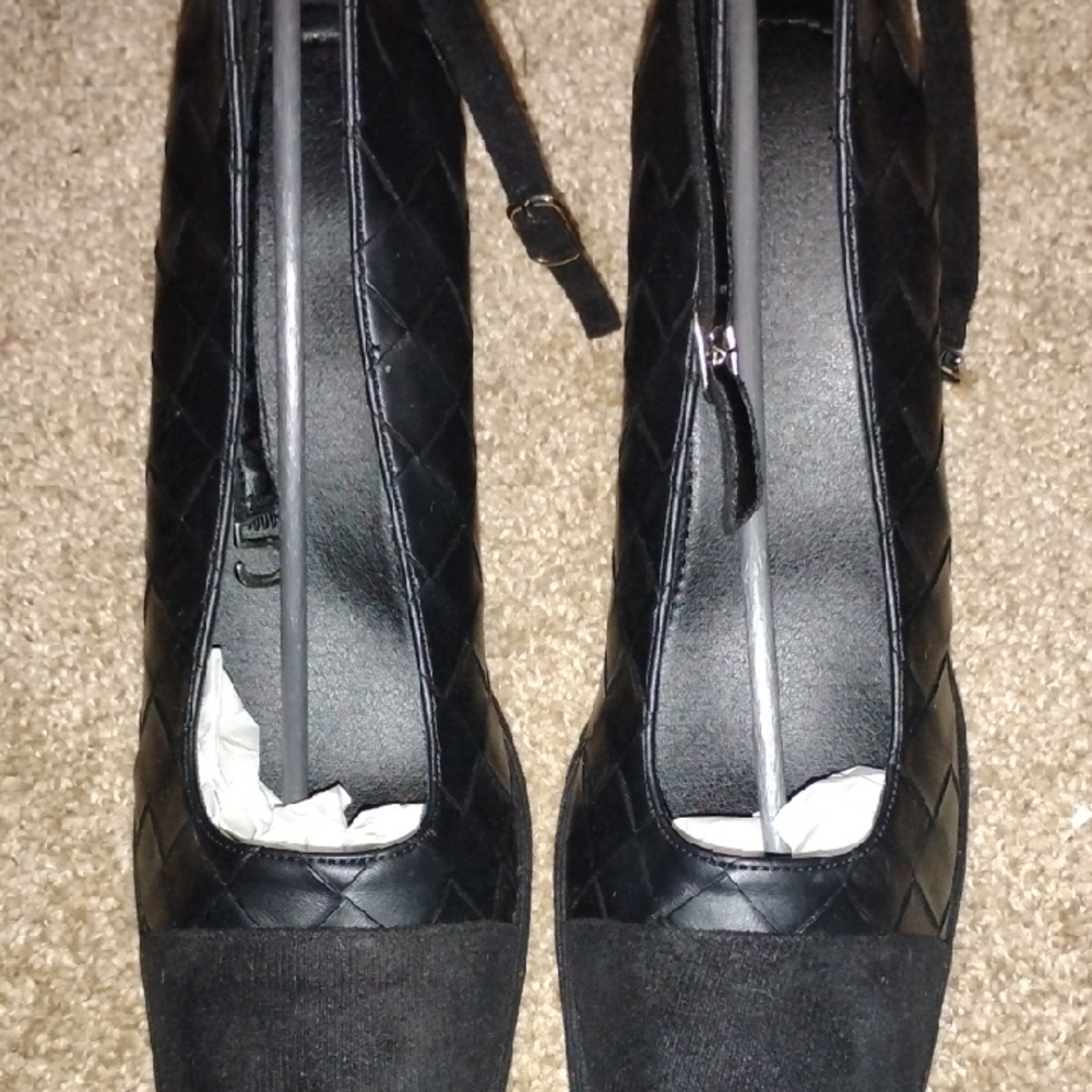 Source Unknown Black Quilted Heels